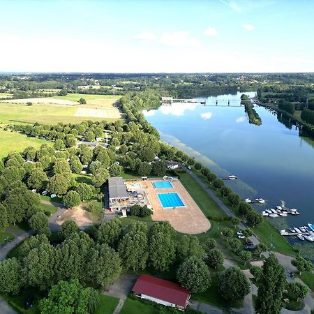 Camping De Thoissey *** Екстериор снимка