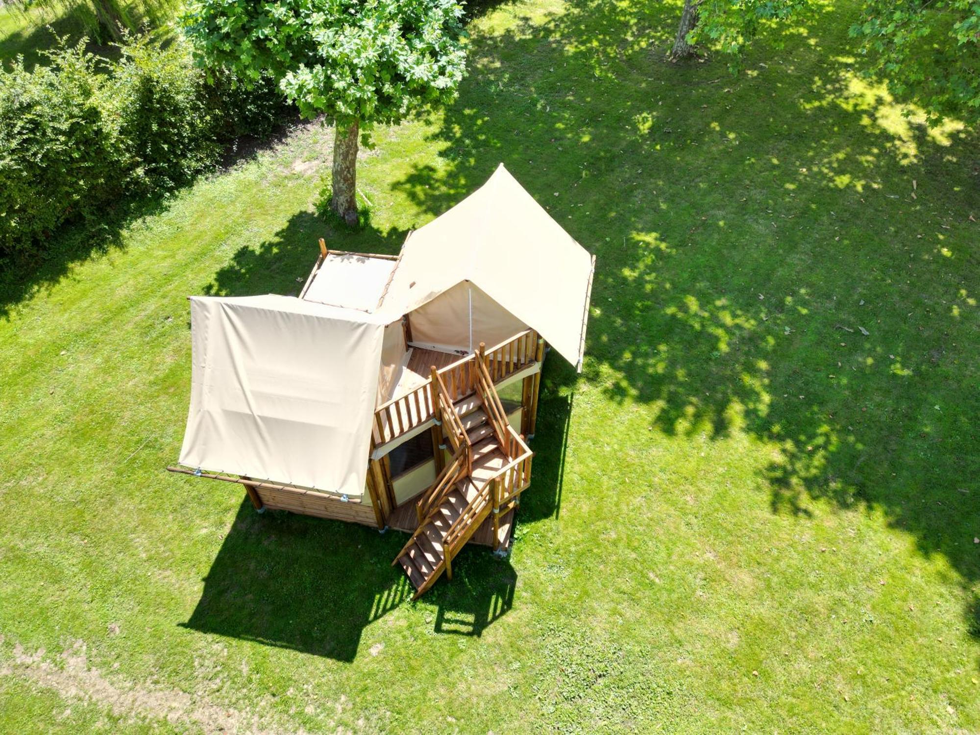 Camping De Thoissey *** Екстериор снимка
