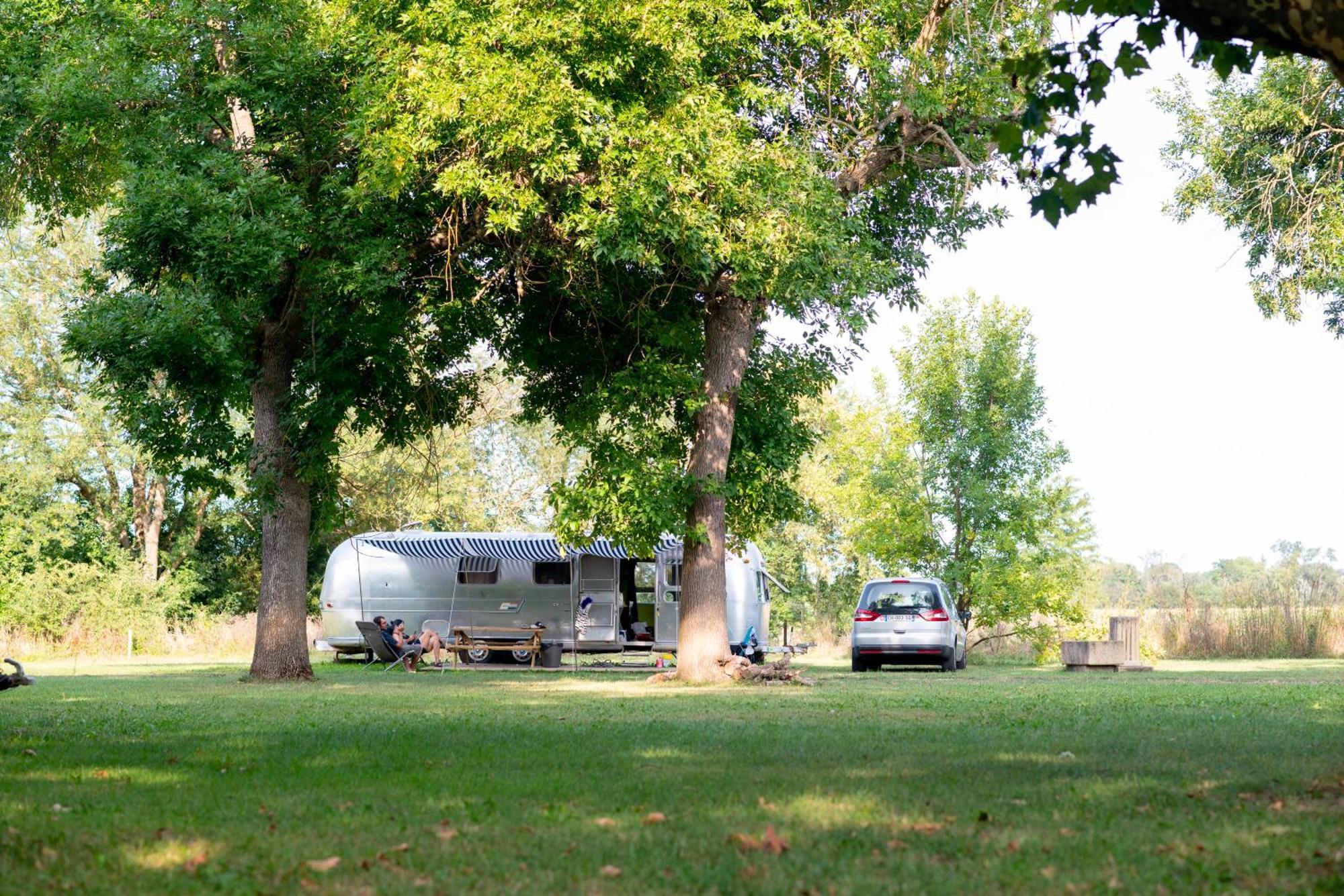 Camping De Thoissey *** Екстериор снимка