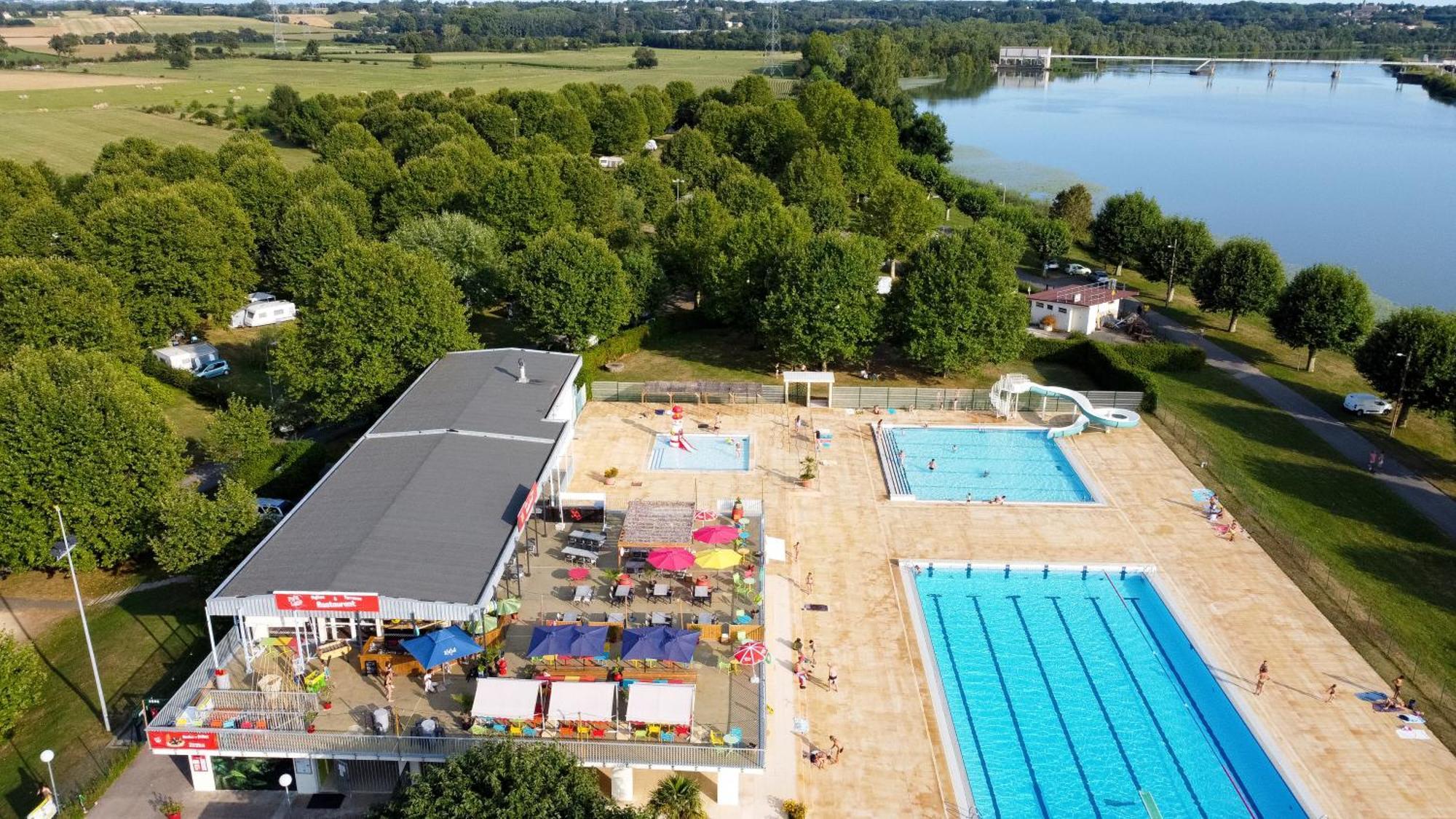 Camping De Thoissey *** Екстериор снимка