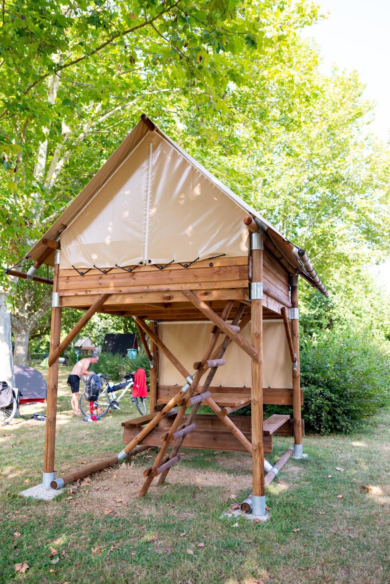 Camping De Thoissey *** Екстериор снимка