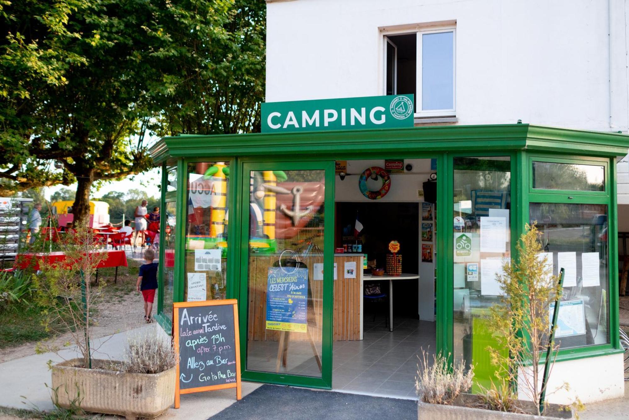 Camping De Thoissey *** Екстериор снимка