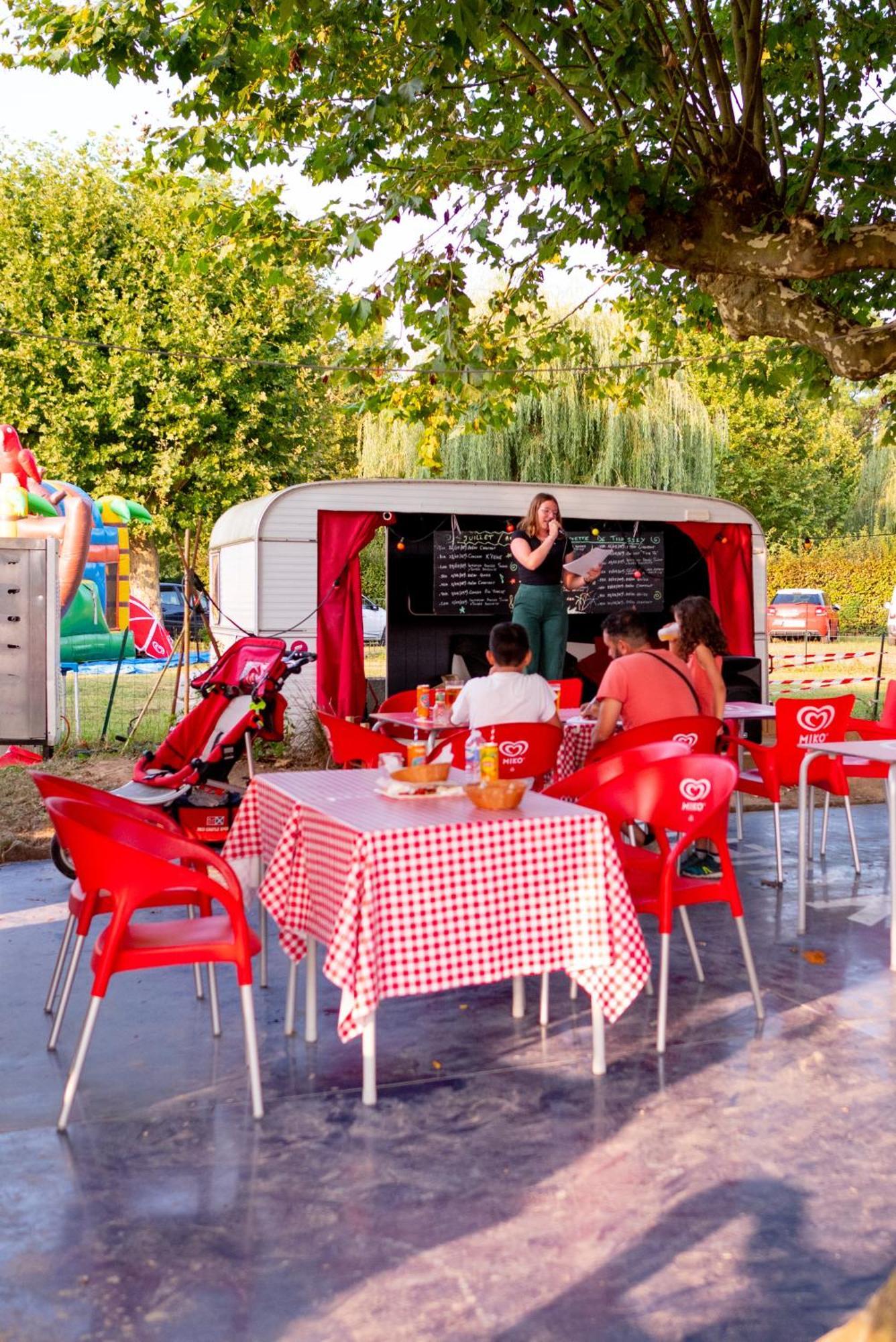 Camping De Thoissey *** Екстериор снимка