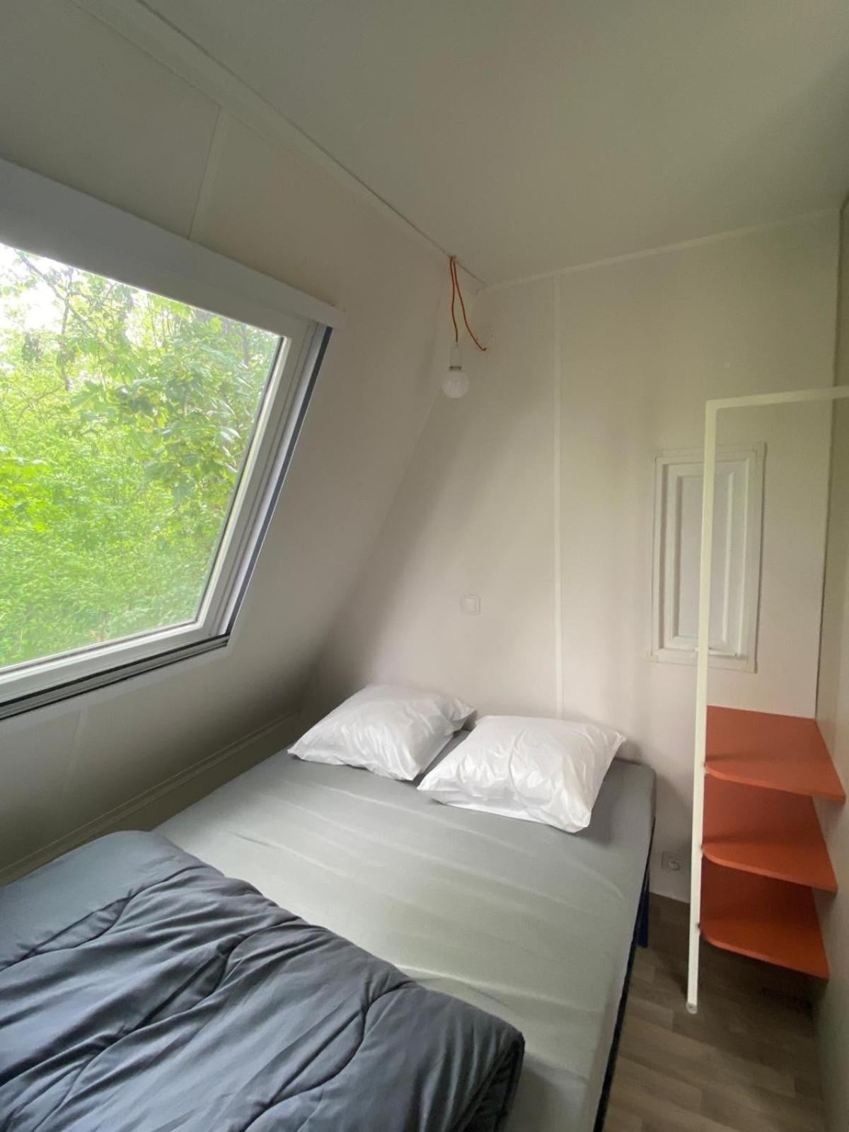 Camping De Thoissey *** Стая снимка