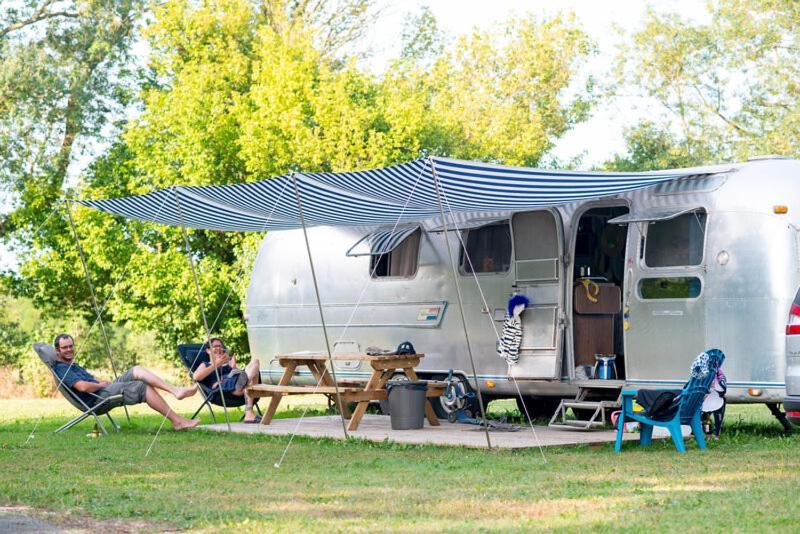 Camping De Thoissey *** Екстериор снимка