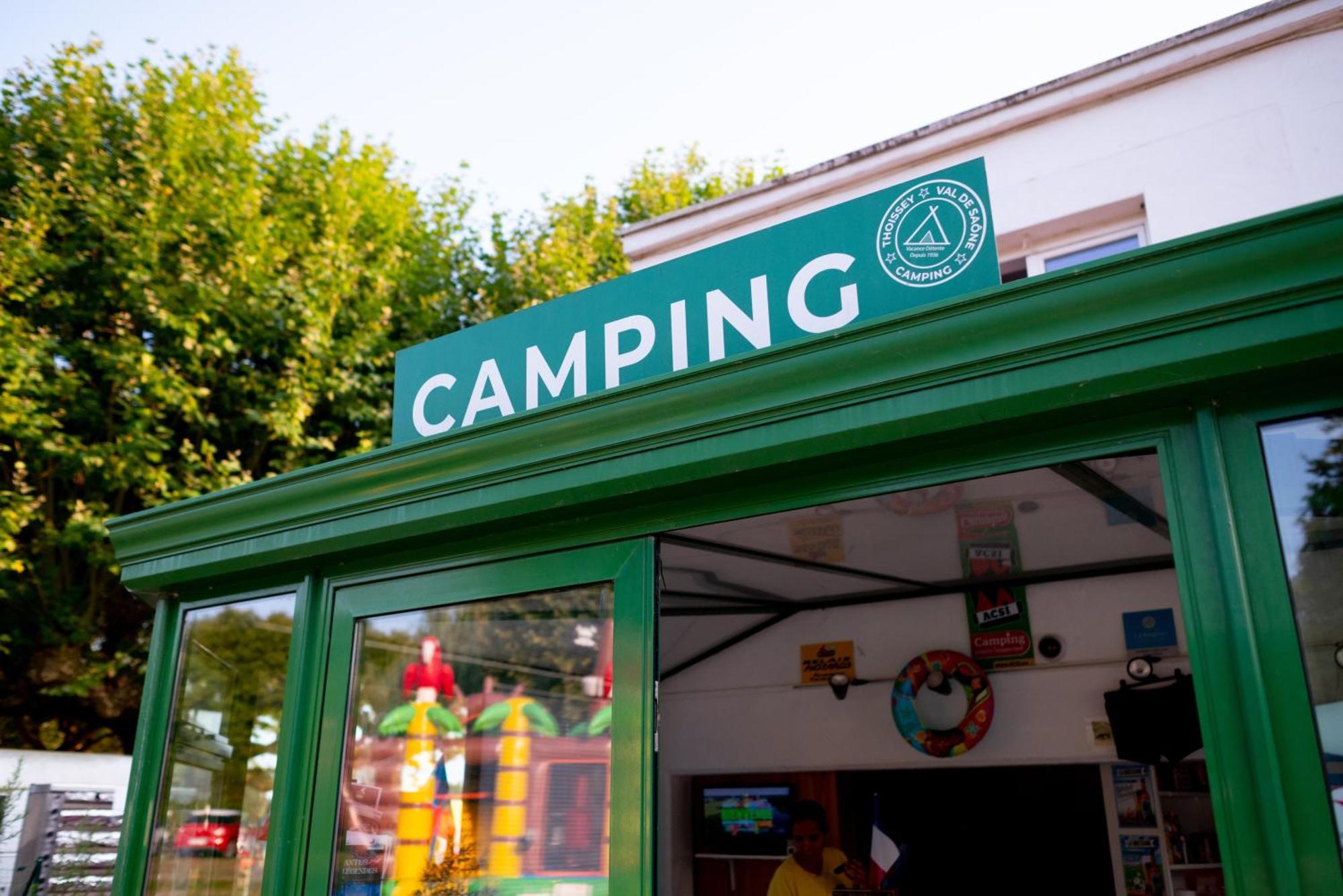 Camping De Thoissey *** Екстериор снимка